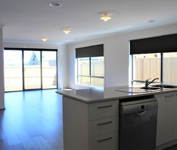 4 BEDROOM HOME IN FERNTREE RIDGE ESTATE! - Photo 5