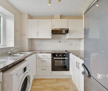 St. Leonards Close, Grays, RM17 - Photo 3