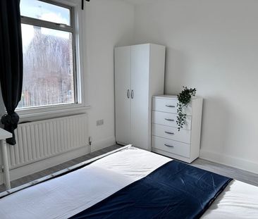 Room in a Shared House, Ashford Road, NW2 - Photo 5