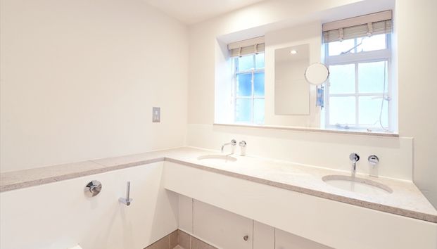 PELHAM COURT, SW3 - Photo 1
