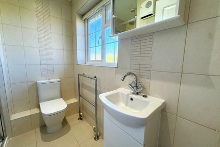 4 bedroom detached house to rent - Photo 5