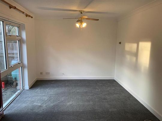 3 bedroom end of terrace house to rent - Photo 1