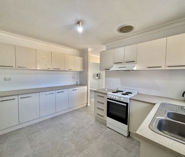 Luxurious Family Living with Space, Style & Comfort - Photo 3