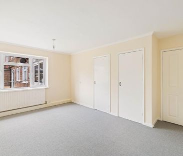 2 bedroom ground floor flat to rent - Photo 3