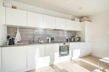 1 Bed Flat, Schooner Road, E16 - Photo 3