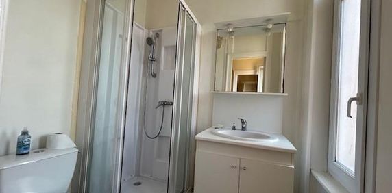 Location Appartement 2 pièces 38m² CHERBOURG-EN-COTENTIN 50100 - Photo 2