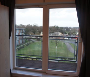 Page Court, Commonwealth Drive, Three Bridges, Crawley, RH10 - Photo 4