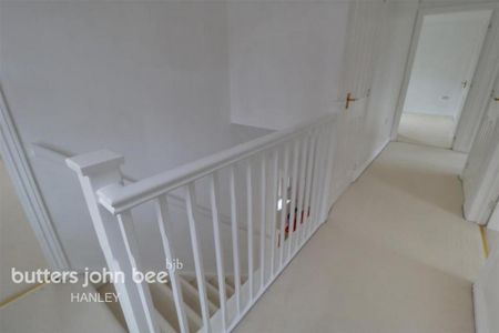 4 bedroom detached house to rent - Photo 4