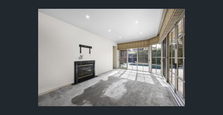 FAMILY LIVING AT ITS BEST! - Photo 2