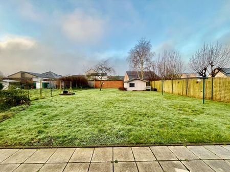 HALFOPEN BEBOUWING MET DRIE SLAAPKAMERS - TUIN EN GARAGE - Photo 5