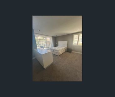 Luxury 2Bed + 2Bath + 1Car + Study Apartment in the Heart of Mosman... - Photo 1