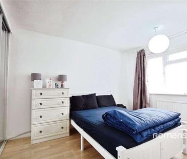 Brambles Farm Drive, Uxbridge, UB10 - Photo 3