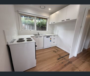 2/33 Roberts Road, Airport West, Vic 3042 - Photo 4