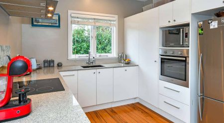 Vintage Charm Meets Modern Comfort ..... - Photo 2