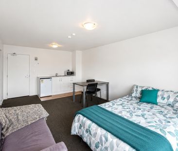 Studio Unit - With Balcony! - Photo 2