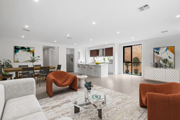 Breathtaking Townhouse Residence! - Photo 1