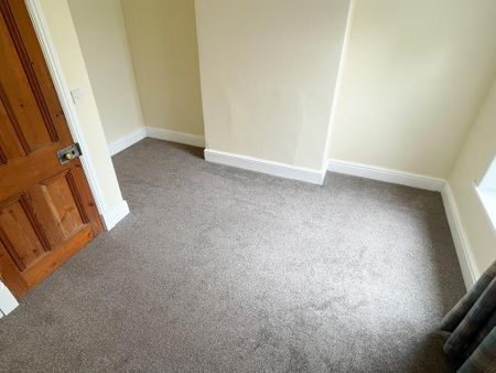 4 bedroom terraced house to rent - Photo 3