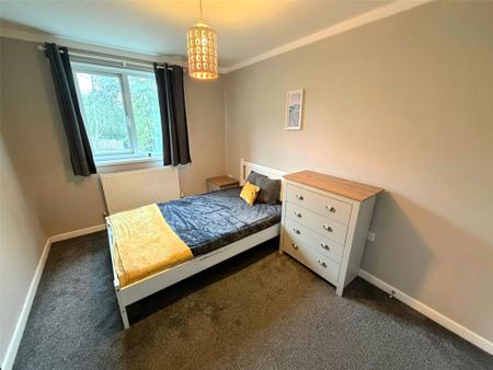 1 bedroom in a house share to rent - Photo 3