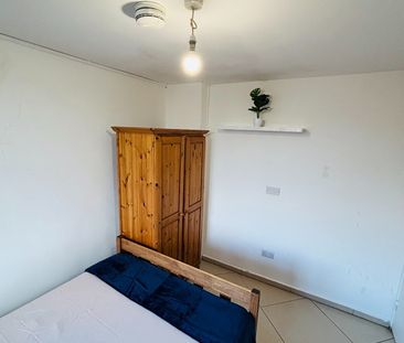 Room in a Shared Flat, London, SW8 - Photo 5