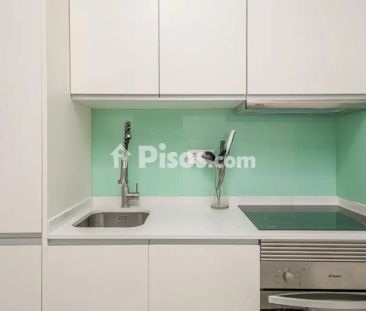 Piso en alquiler en Calle >Calle de Sta Engracia, Número > - Photo 3