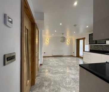 4 bedroom detached house to rent - Photo 4