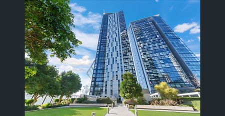 Luxury living and convenience in one! - Photo 3