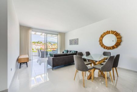 3 bedroom luxury penthouse for rent in Estepona, Andalusia - Photo 4