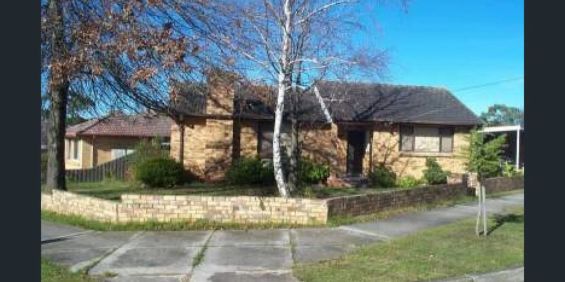 Huge Family Home - Photo 3
