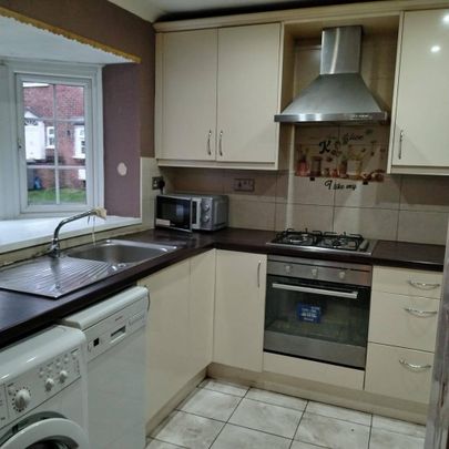 3 bedroom terraced house to rent - Photo 1