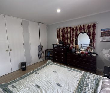 Looking for a home with great street appeal? - Photo 6