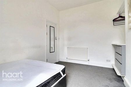 1 bedroom in a house share to rent - Photo 2