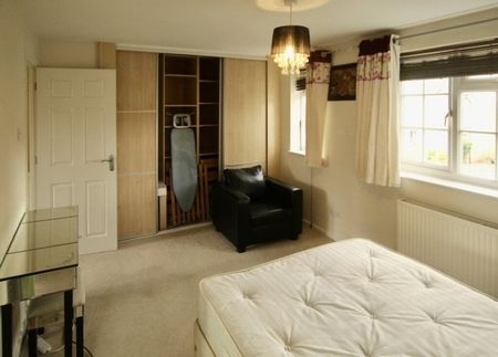 Lemur Drive, Cambridge £2,098 pcm ⓘ The monthly or weekly payment required by the landlord. Read our glossary page , 4 bedrooms, detached house, to let * Tenant info - Photo 3