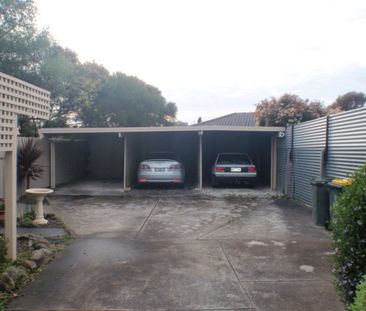 1 BEDROOM FLAT IN QUIET COMPLEX OF 3 - Photo 2