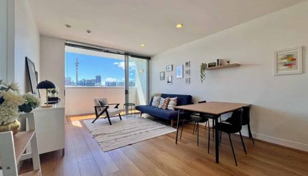 Top Floor with city views - Photo 2