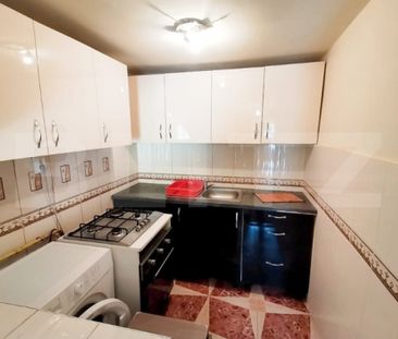 Casa cu 4 camere si curte cu 2 locuri de parcare, zona Iris - Photo 6