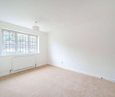 Triggs Close, Woking, Surrey, GU22 - Photo 6