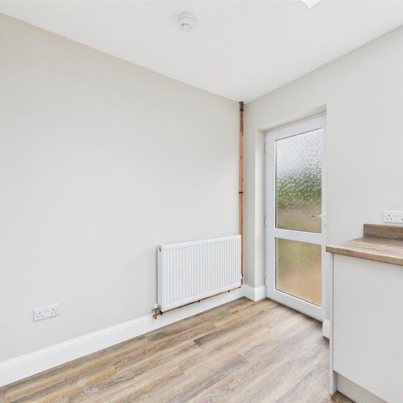 3 BED House To rent - Photo 1