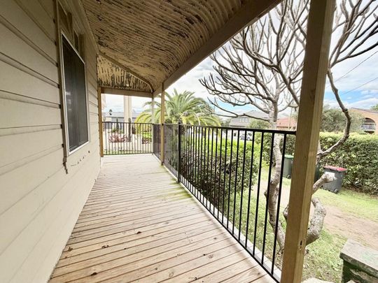 Charming Family Home in Wiley Park!! - Photo 1