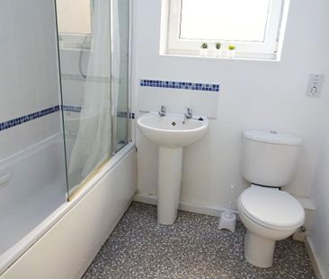 3 bedroom flat to rent - Photo 5