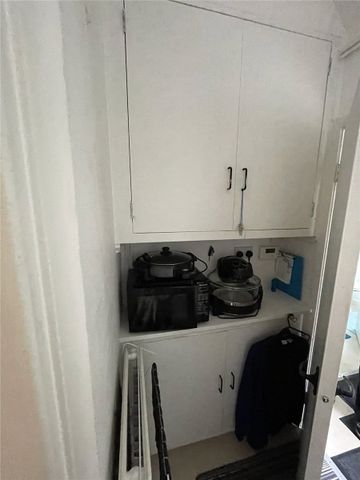 **For those in need, hardship or distress** A single occupancy studio Almshouse in Heslington. Available in December through the Heslington Almshouse Charity, specifically for those currently in need, hardship or distress. Please call the Rural Department on 01904 558230 - Photo 4