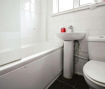 Crescent Road, Dagenham, RM10 - Photo 1