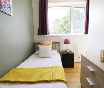 1 bedroom in a house share to rent - Photo 3