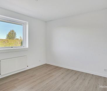 Attraktiv 1-plans rækkehus i Holluf Pile med have og parkering. - Photo 5