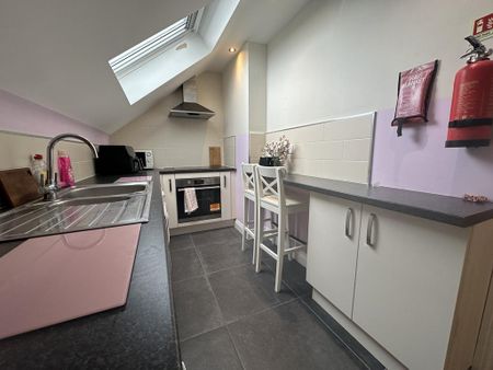 3 bedroom flat to rent - Photo 5