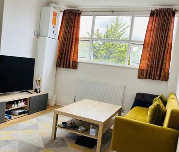 2 Bed Flat, Biscot Road, LU3 - Photo 1