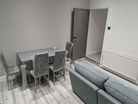 2 bedroom ground floor flat to rent - Photo 2