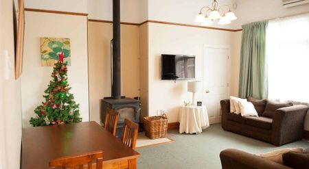 Large Family Home - Photo 4