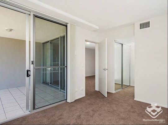 Furnished two bedrooms apartment at heart of Indooroopilly - Photo 1