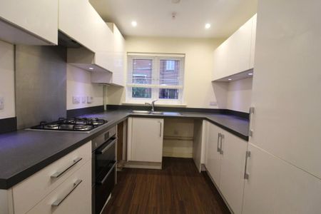 4 bedroom semi-detached house to rent - Photo 4