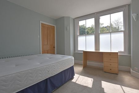 2 bedroom end of terrace house to rent - Photo 4